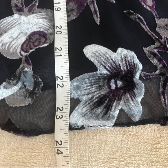 Design Lab Floral Cold Shoulder Top - Size XS - Picture 11 of 13